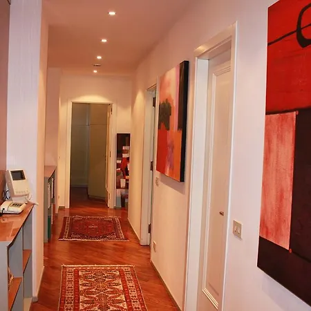 Elika Apartment Como
